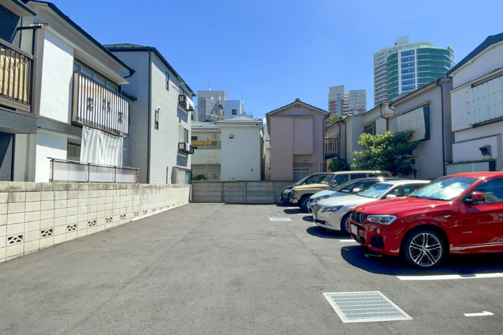 なかざと歯科駐車場